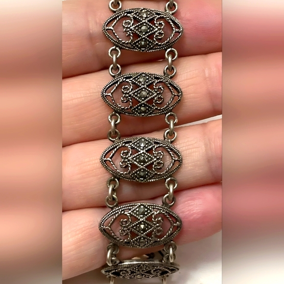Vintage sterling silver and marcasite bracelet (20.5 Grams)